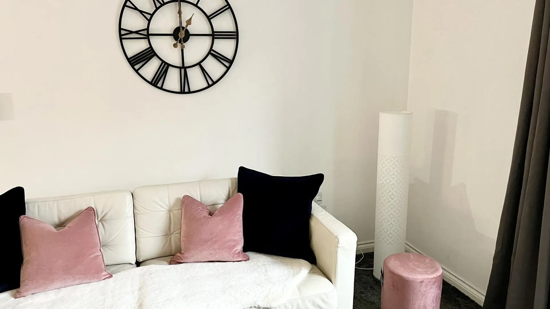 Academy Street Apartments بلفاست